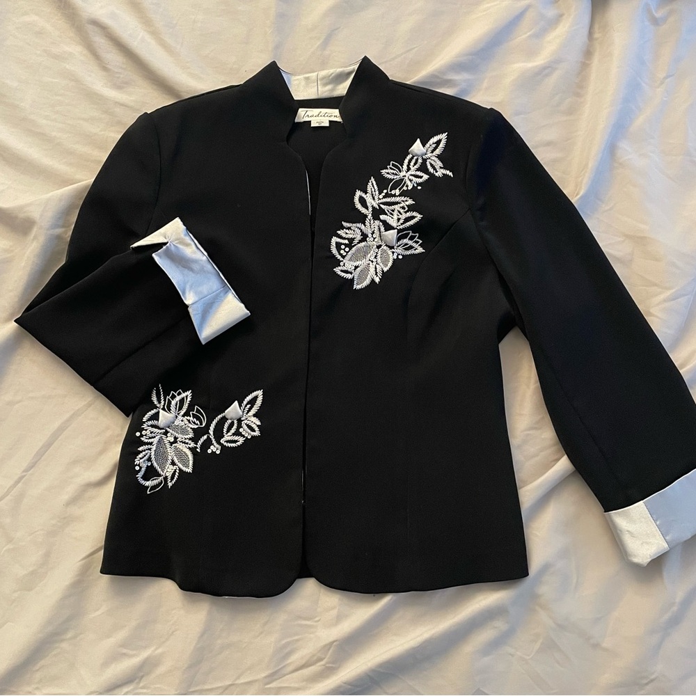 Vintage petite black open blazer with silver floral embroidery and lining